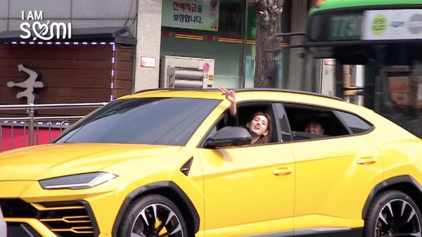 Chuyện thật như đùa: Xe siêu sang của Jeon Somi chỉ là đồ đi mượn để... câu view ảnh 1