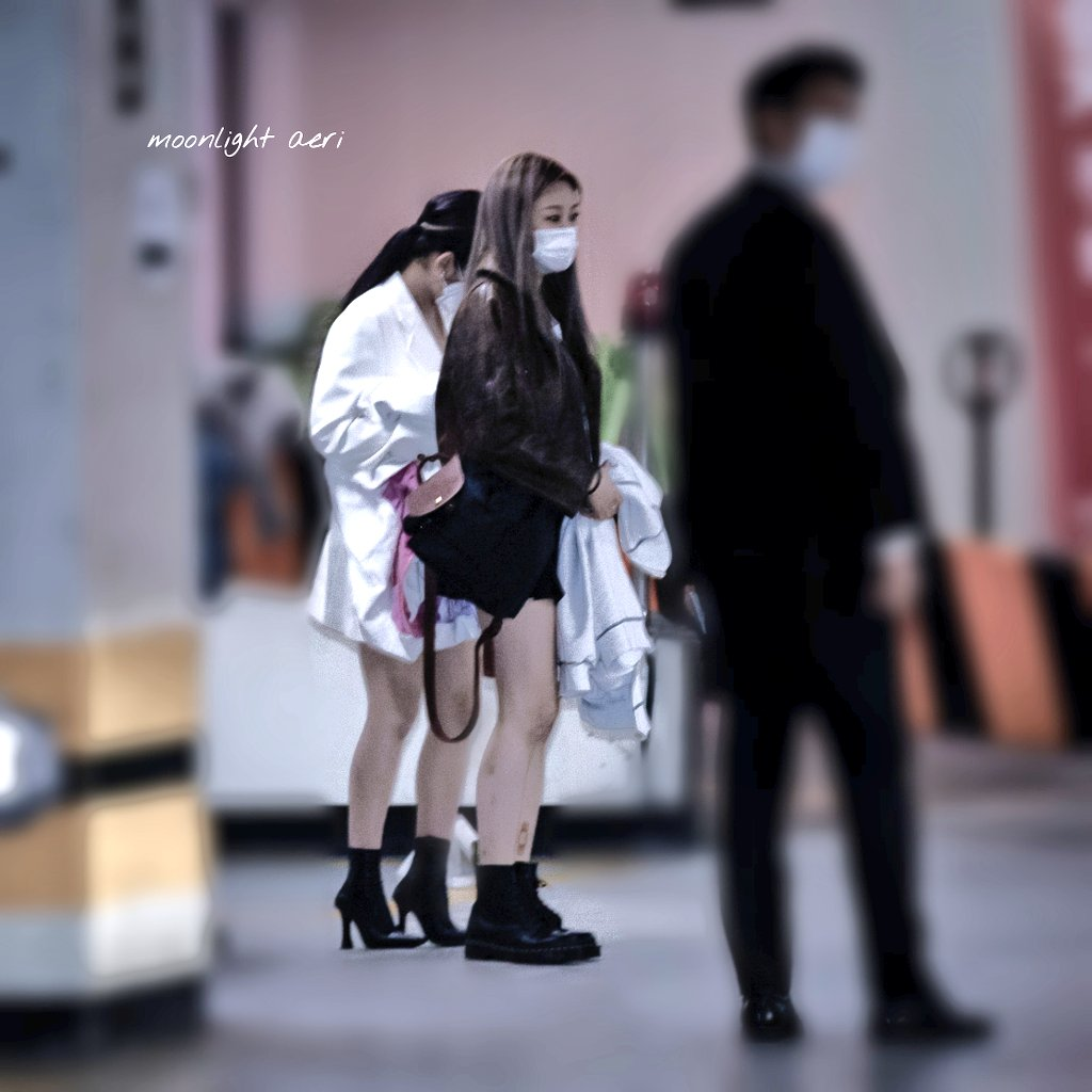 Style đi làm của aespa: Đẹp thì có đẹp nhưng vẫn bị trừ điểm vì sơ suất này ảnh 5