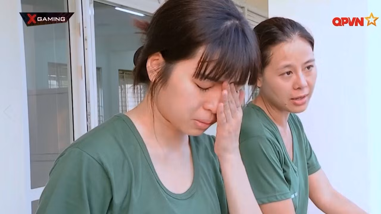 Không hẹn mà gặp, hai nàng Khánh Vân đều chung cảnh tỏa sáng đầu năm, thị phi cuối năm ảnh 2