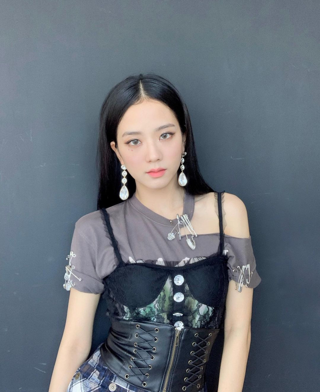 Nhìn Nancy mặc corset sai quá sai mà netizen nhắn nhủ “Sao không học hỏi BLACKPINK?“ ảnh 4