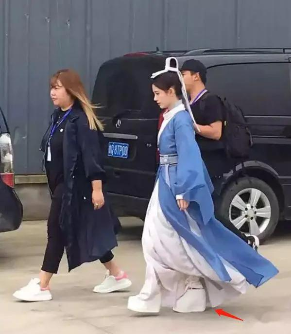 “Mỹ nữ 4000 năm có một” Cúc Tịnh Y bị nghi nói dối về chiều cao, con số 1m62 là ảo? ảnh 3