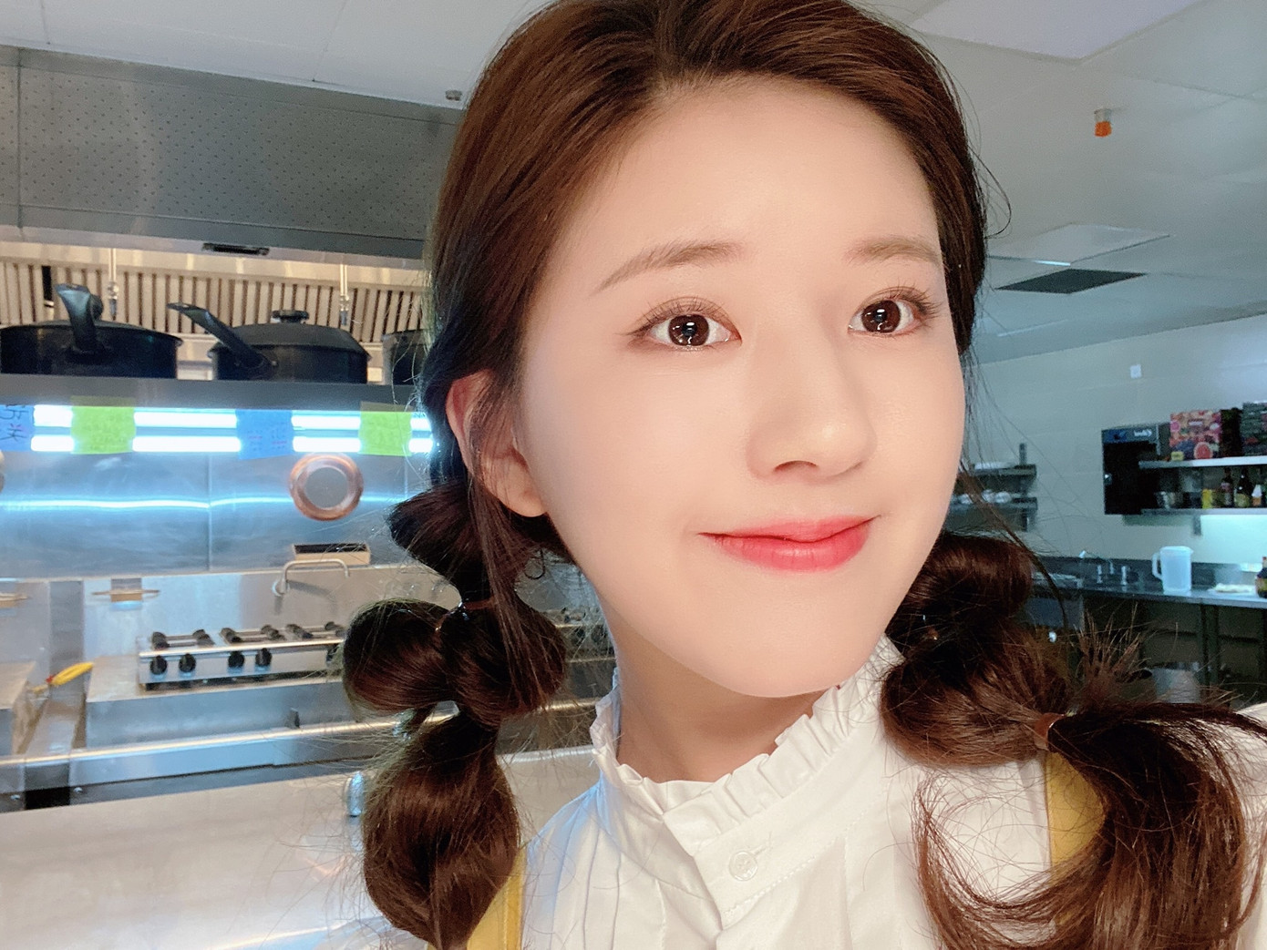 Quên bật filter khi quay phim Triệu Lộ Tư khiến khán giả "rớt hàm" vì dung mạo "biến hình" ảnh 1