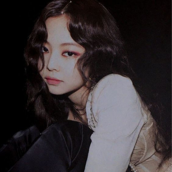 So kè nhan sắc các cô gái BLACKPINK khi để tóc xoăn: Khí chất cực khác biệt! ảnh 5