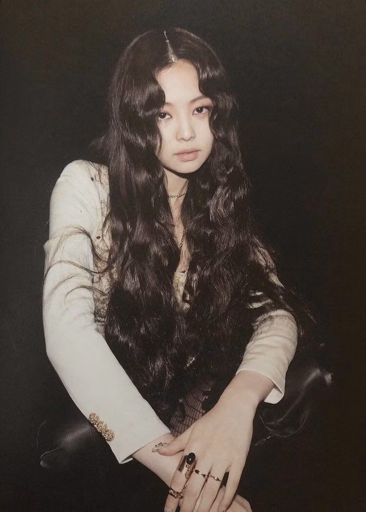 So kè nhan sắc các cô gái BLACKPINK khi để tóc xoăn: Khí chất cực khác biệt! ảnh 6