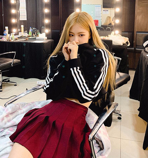 Học ngay BLACKPINK bí kíp tạo dáng siêu tự nhiên mà lên ảnh "sống ảo" cực đẹp ảnh 5