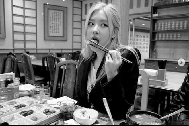 Tuyệt chiêu nào giúp Rosé (BLACKPINK) ăn uống thoải mái mà không sợ tăng cân? ảnh 6