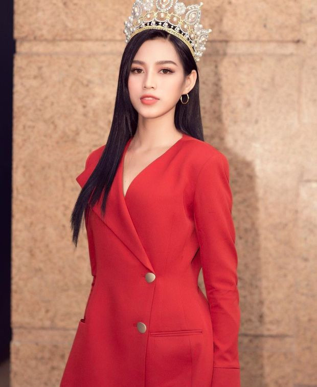 Hoa hậu Đỗ Thị Hà chọn lựa trang phục khéo thế nào mà được netizen khen tấm tắc? ảnh 5