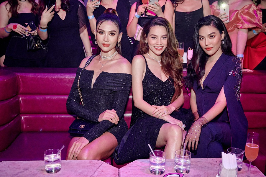 Lần đầu tiên từ khi có tin đồn mang thai, Hồ Ngọc Hà công khai khoe bụng bầu ảnh 6