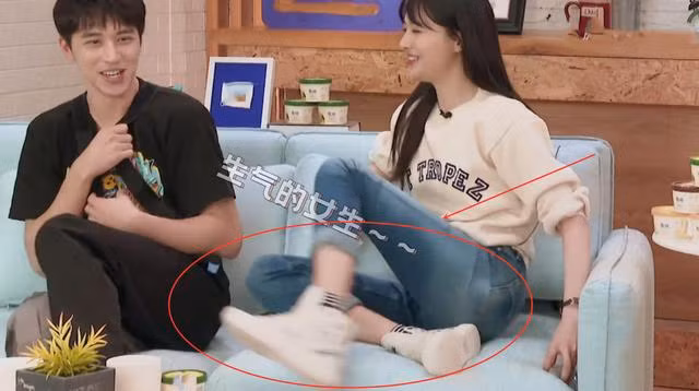 Chỉ có thể là Trịnh Sảng: Trên sóng truyền hình mà cứ hồn nhiên như ở nhà ảnh 2