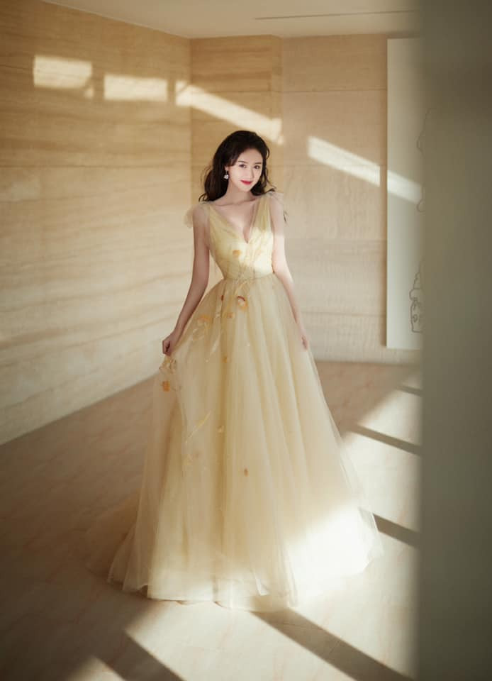 Sao Hoa ngữ ở đêm “Tinh Động Douyin“: Không ai mặc xấu, thần thái nhất là Triệu Lệ Dĩnh ảnh 10