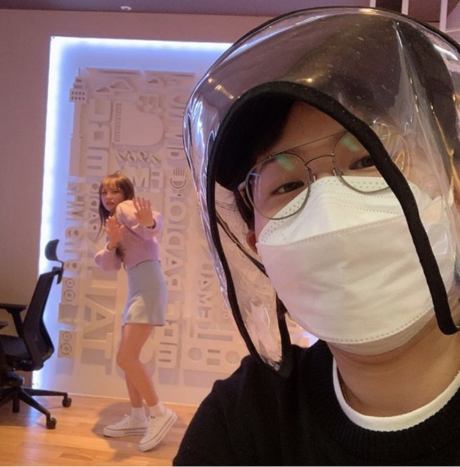 Những bức ảnh tưởng chẳng có gì nhưng lại khiến sao Hàn gặp họa trong đại dịch Covid-19 ảnh 3