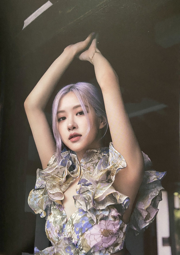 Vì đụng hàng với Rosé mà netizen mới biết váy của Momo (TWICE) được chỉnh sửa cao tay ảnh 2