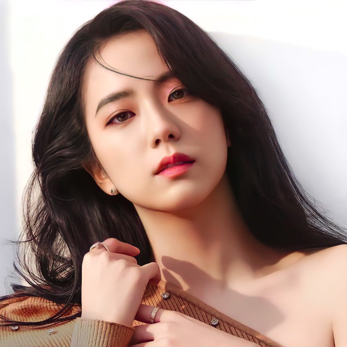 Dựa vào đâu mà netizen khen Jisoo ngày càng có khí chất và phong thái của một diễn viên? ảnh 11