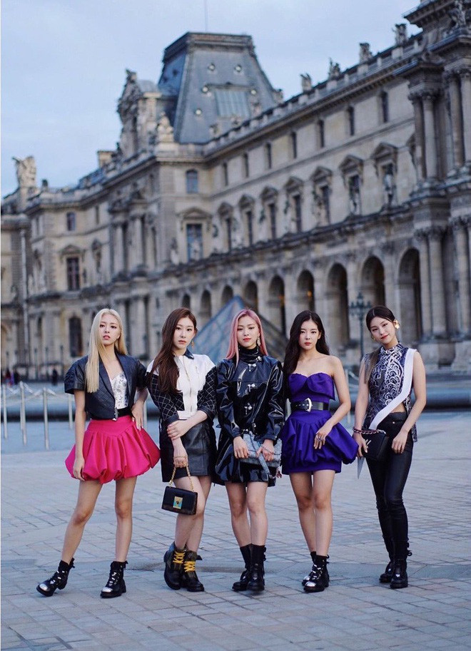 Stylist của ITZY có “âm mưu” gì khi tiền không thiếu mà cả năm nay, ITZY toàn mặc xấu? ảnh 6