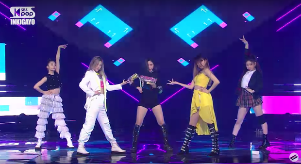 Stylist của ITZY có “âm mưu” gì khi tiền không thiếu mà cả năm nay, ITZY toàn mặc xấu? ảnh 3