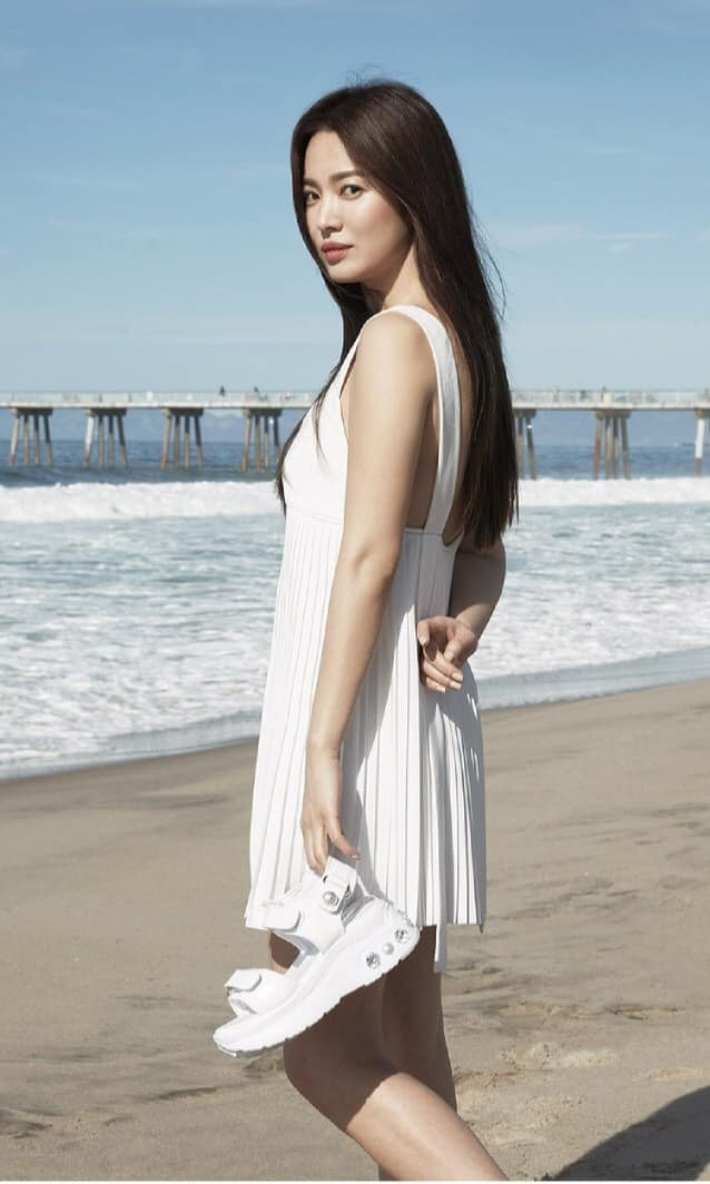 Loạt ảnh này có gì lạ mà giúp Song Hye Kyo được khen “vượt trội Kim Tae Hee, Son Ye Jin”? ảnh 7