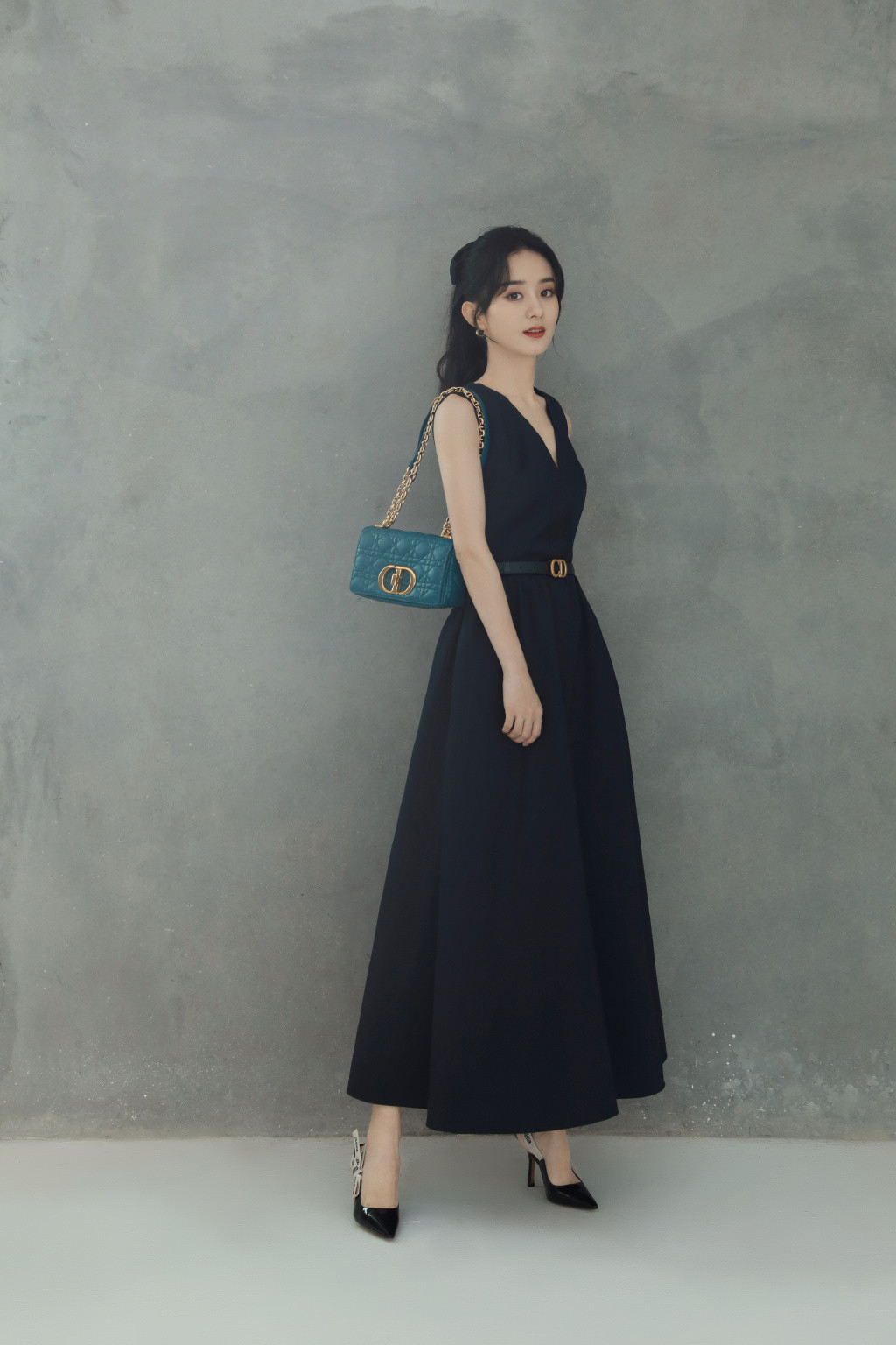 Chỉ vì thiếu một món đồ nhỏ mà Suzy ngậm ngùi bị chê “không đẹp bằng Triệu Lệ Dĩnh” ảnh 2