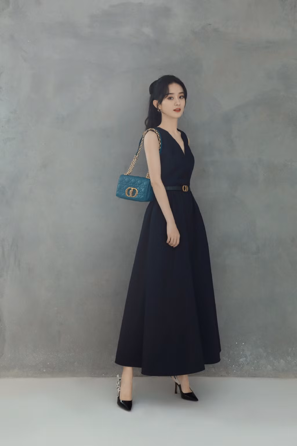 Chỉ vì thiếu một món đồ nhỏ mà Suzy ngậm ngùi bị chê “không đẹp bằng Triệu Lệ Dĩnh” ảnh 2