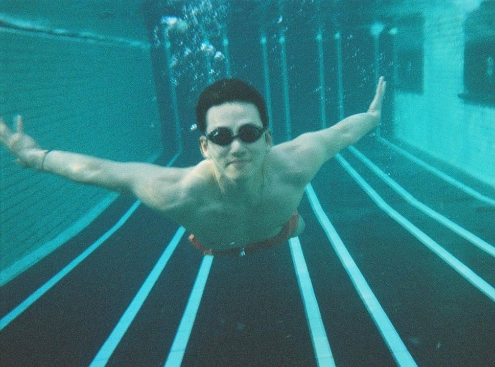 Sao Hàn 24H: Diễn viên Itaewon thân thiết với Sehun (EXO), Ji Chang Wook khoe ảnh đi bơi ảnh 3