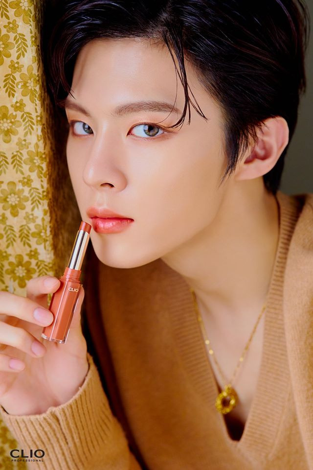 Không phải các mỹ nhân K-Pop, nam idol mới là người mẫu quảng cáo mỹ phẩm đắt hàng ảnh 1