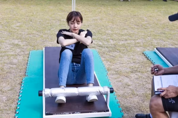 Nhìn lại Lisa (BLACKPINK) trong “Sao Nhập Ngũ” bản Hàn: Mặt mộc xinh xỉu, sức khỏe vô biên ảnh 2