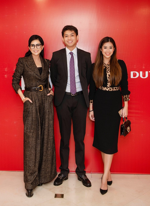 Hiếm hoi lắm mới thấy chị em chồng Hà Tăng khoe thần thái sang chảnh chuẩn “rich kid” ảnh 2