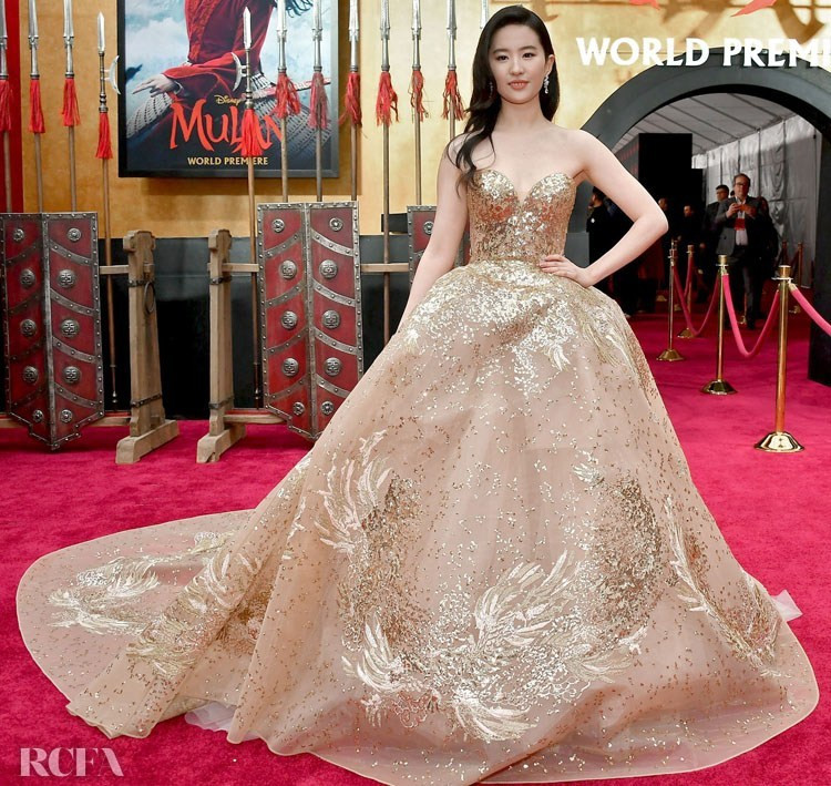 Bái phục stylist của BLACKPINK: Chẳng ngại chỉnh sửa cả váy Haute Couture cho Rosé diện ảnh 3