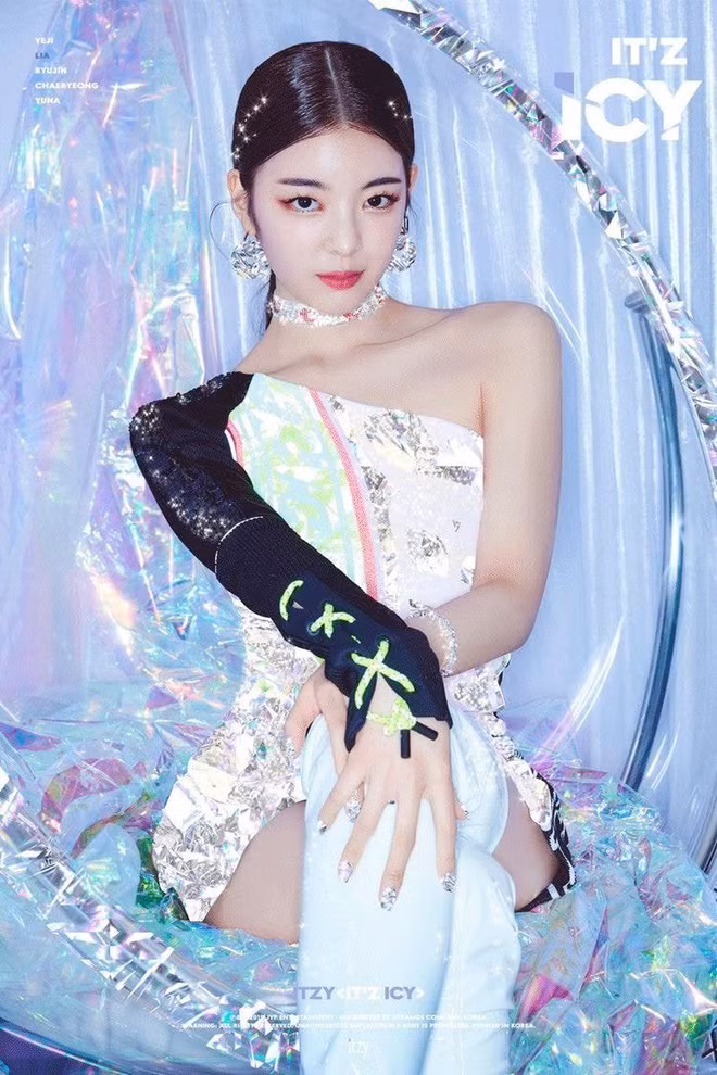 Thế nào là bờ vai đẹp chuẩn trong mắt người Hàn? Nhìn Jennie (BLACKPINK) là biết! ảnh 7