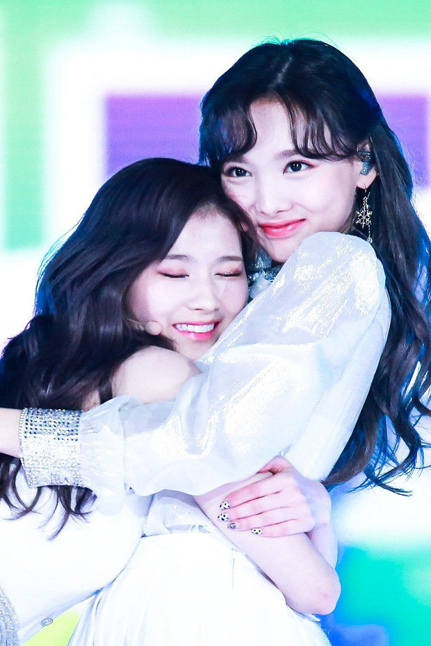 Sana (TWICE) suýt chút nữa mất mạng ngay tại ký túc xá nếu không có Nayeon cực nhanh trí ảnh 3