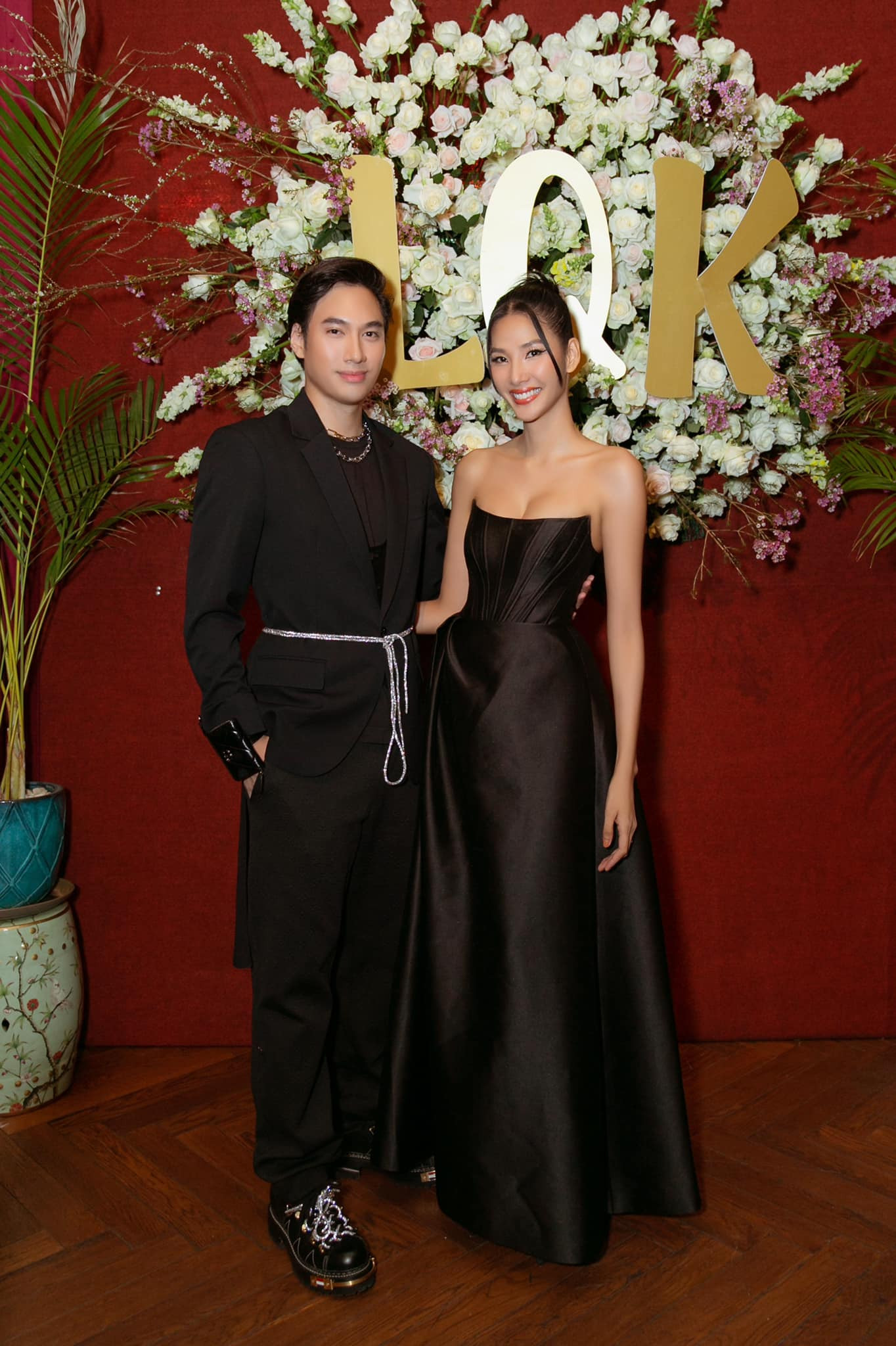 Sau Nam Em, hàng loạt mỹ nhân Việt bị nghi mặc váy nhái giống của Seo Ye Ji ảnh 5