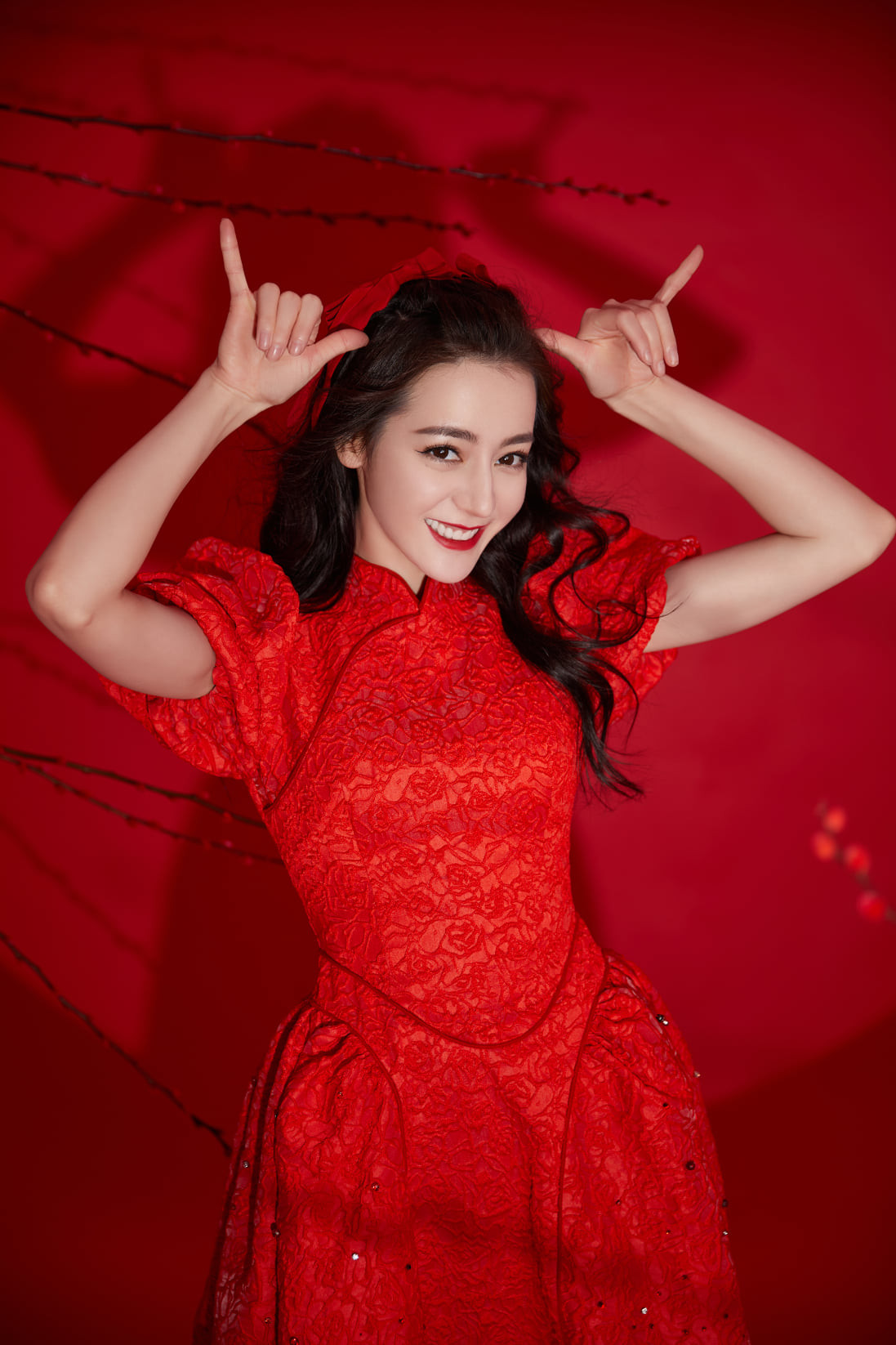 Hiếm hoi lắm Địch Lệ Nhiệt Ba mới chịu cảnh kém sắc trên thảm đỏ vì chọn nhầm tạo hình ảnh 7