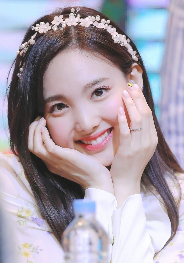 Nhuộm tóc mới cực cá tính nhưng Nayeon (TWICE) lại bị chê vì “giống Jennie (BLACKPINK)" ảnh 3