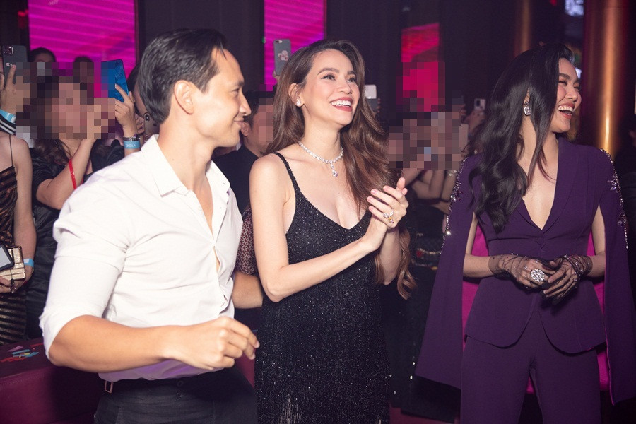 Lần đầu tiên từ khi có tin đồn mang thai, Hồ Ngọc Hà công khai khoe bụng bầu ảnh 5