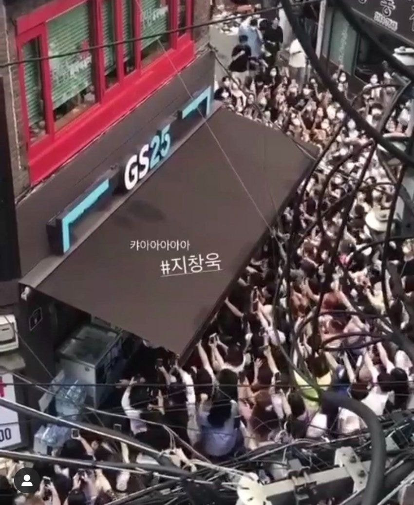 Ji Chang Wook làm nhân viên cửa hàng tiện lợi khiến fan lao tới quên cả giãn cách xã hội ảnh 7