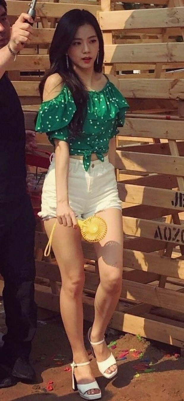 Những mỹ nhân không thể bị dìm hàng nhan sắc trong mọi hoàn cảnh: BLACKPINK, Suzy và ai nữa? ảnh 3