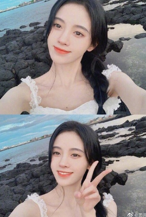 Khi Lưu Diệc Phi và Cúc Tịnh Y đụng hàng bộ ảnh bên bờ biển: Bất phân thắng bại ảnh 6