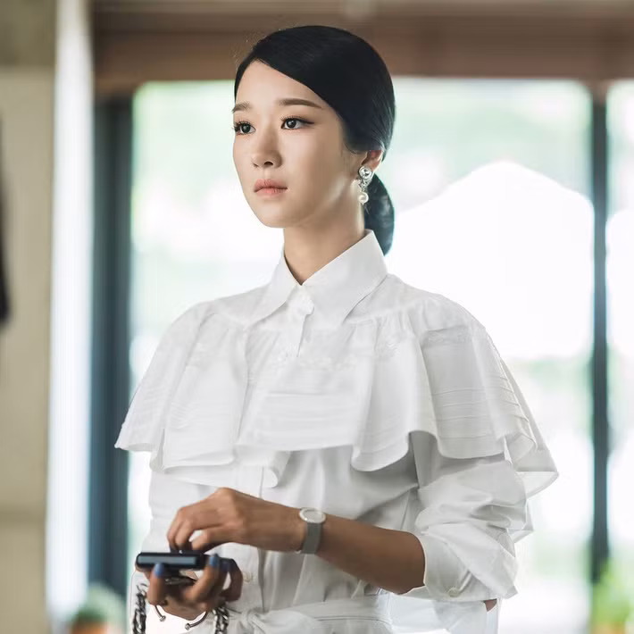 Đụng hàng từ Irene, Yoona tới Lisa, Seo Ye Ji không hề lép vế nhờ thần thái kiêu sa ảnh 5