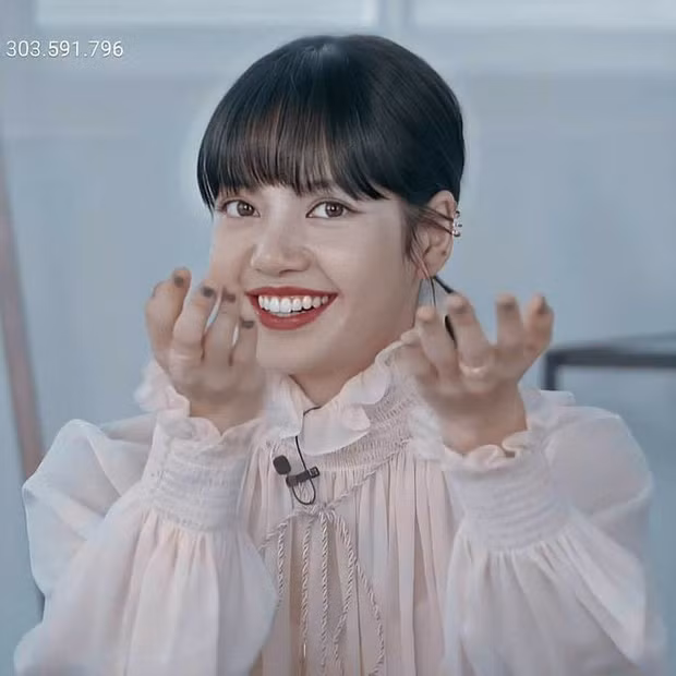Đụng hàng từ Irene, Yoona tới Lisa, Seo Ye Ji không hề lép vế nhờ thần thái kiêu sa ảnh 10