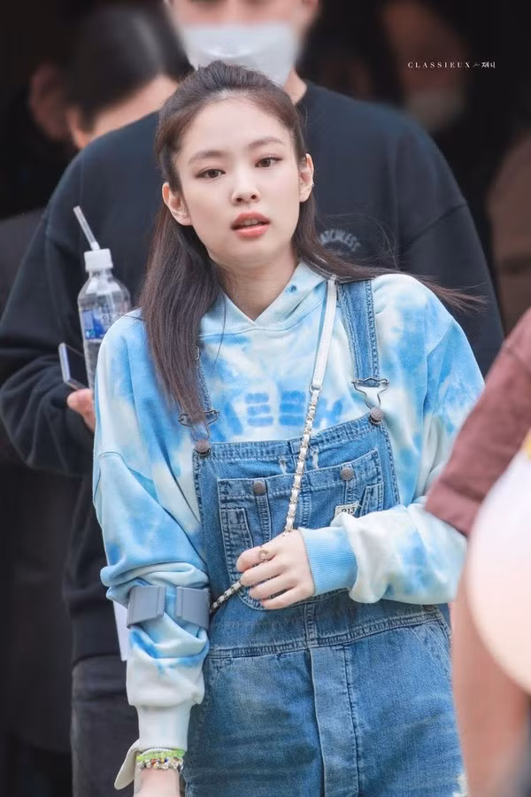 BLACKPINK đồng loạt lăng xê một chiếc quần, netizen truy tìm lai lịch thì càng bất ngờ hơn ảnh 6