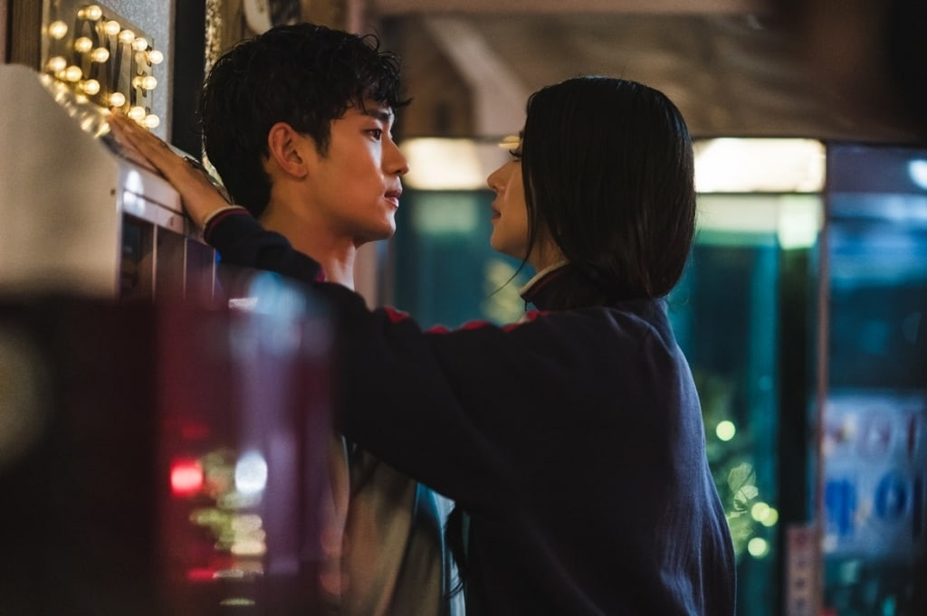 Bánh bèo xưa rồi, nữ chính phim Hàn giờ phải “đẹp - điên - độc - đỉnh” mới ăn điểm ảnh 15