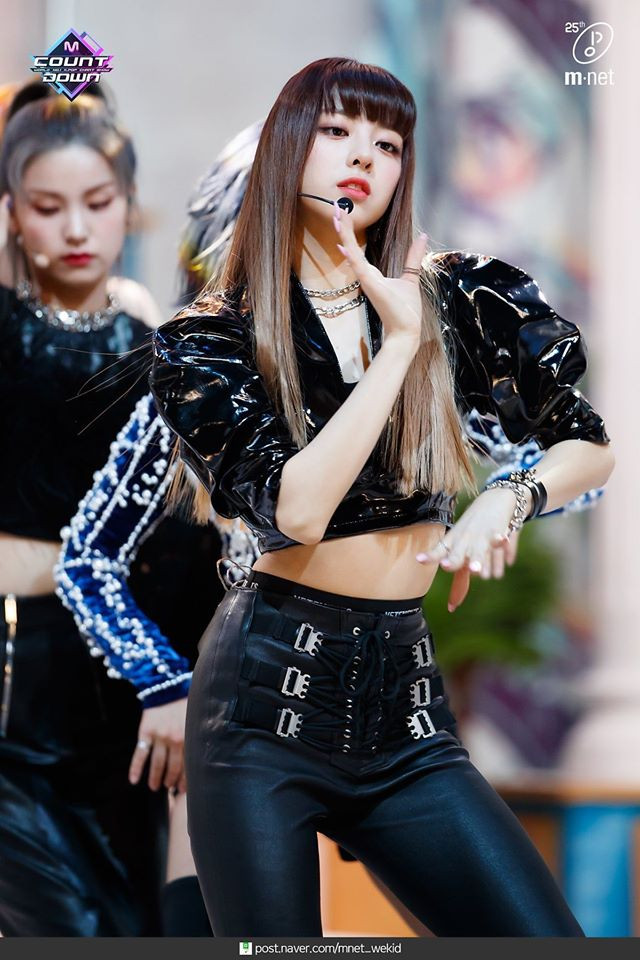 Bí quyết nào giúp Yuna (ITZY) trở thành cô em út siêu hút fan? ảnh 9