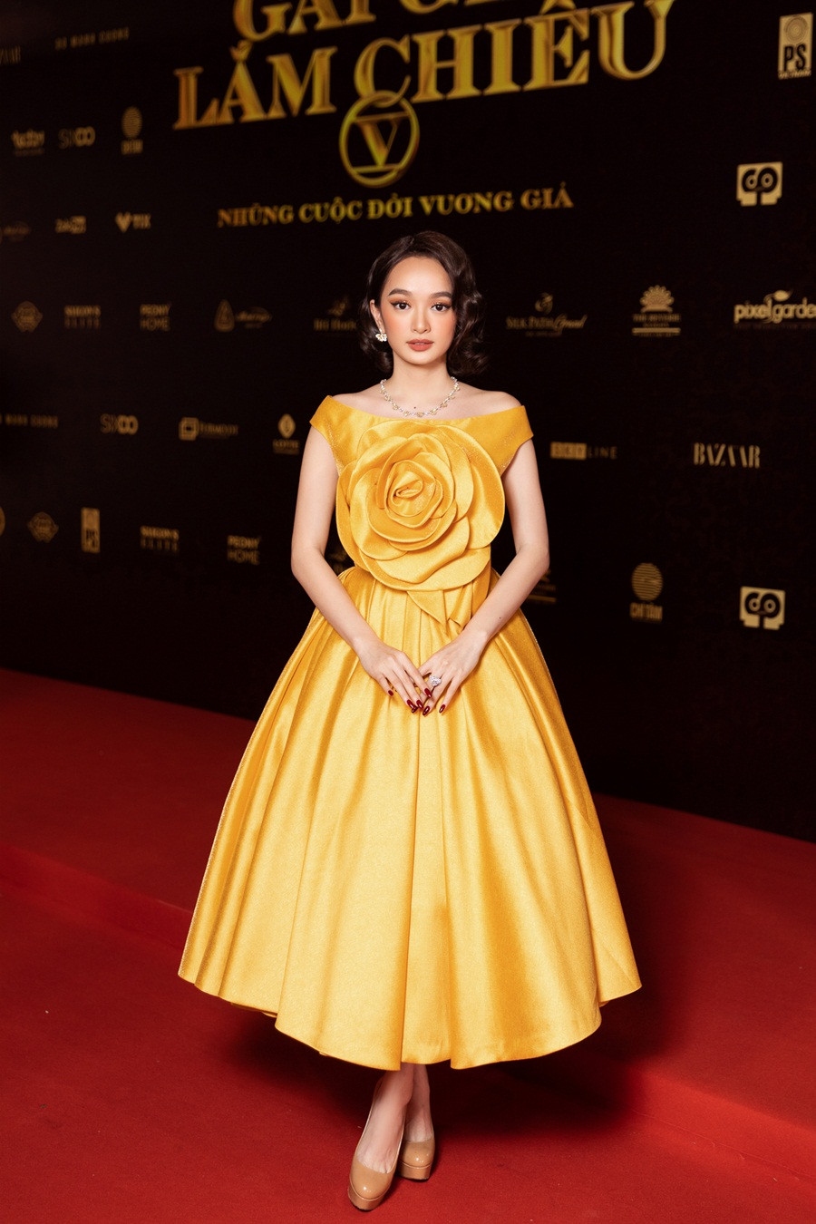 Thảm đỏ “Gái Già Lắm Chiêu V” chuẩn đại hội mỹ nhân V-Biz, ai cũng “chanh sả” hết nấc! ảnh 4