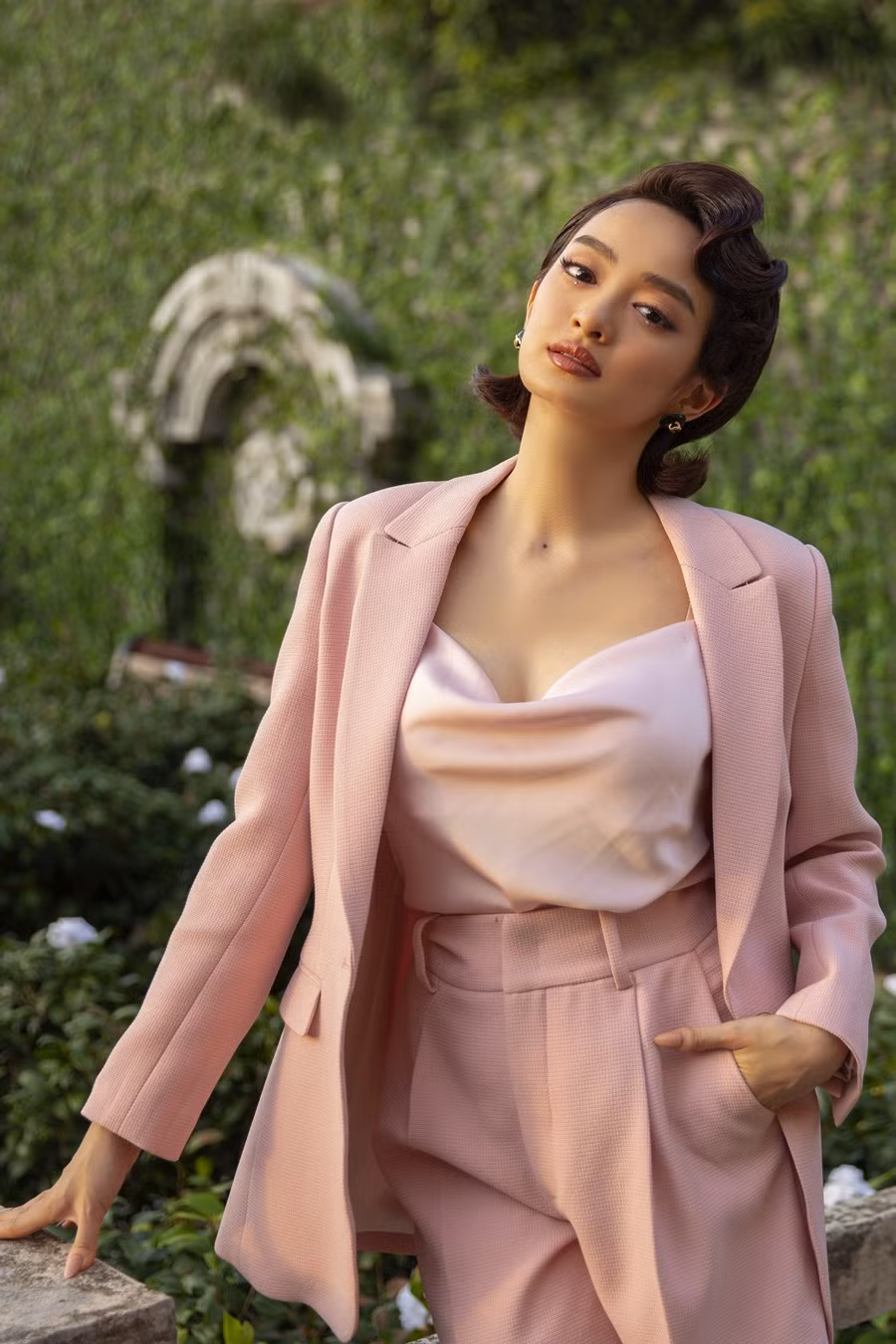 Choáng ngợp với tủ đồ của “tiểu thư siêu giàu” Kaity Nguyễn trong “Gái Già Lắm Chiêu V” ảnh 2