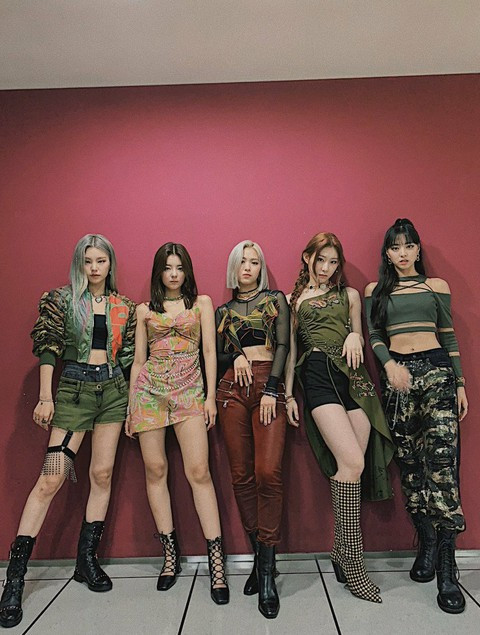 Mang tiếng idol công ty lớn mà ITZY còn ít quần áo hơn cả người thường là sao? ảnh 3
