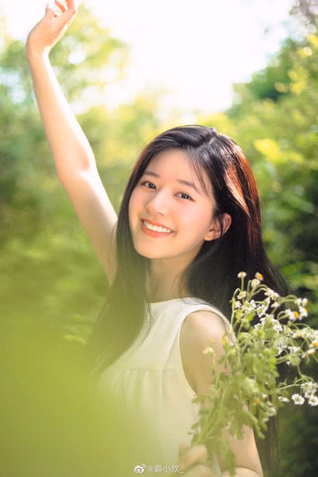 Chẳng liên quan đến giải Kim Ưng nhưng Triệu Lộ Tư lao thẳng lên “hot search” vì trượt tay ảnh 3