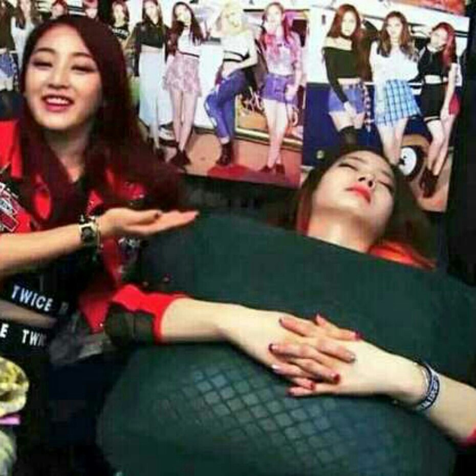 Biết rằng hành động này không tốt cho làn da nhưng nhiều nữ idol vẫn không thể từ chối ảnh 7