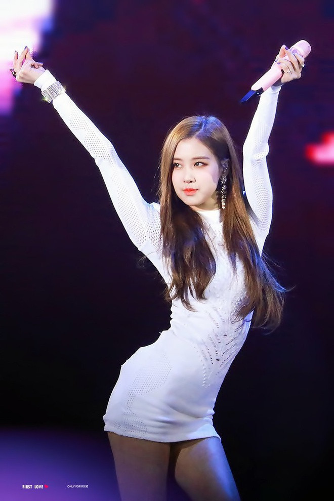 Rosé (BLACKPINK) tiết lộ vòng eo không nhỏ như lời đồn nhưng netizen cho rằng cô nói dối ảnh 8