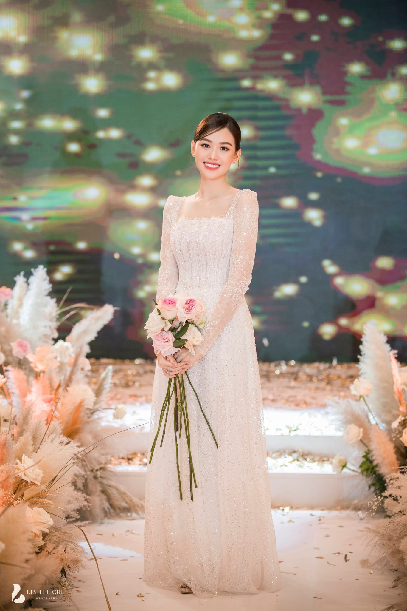 Ngắm 3 mẫu váy cưới của Á hậu Tường San: Lộng lẫy như công chúa, dịu dàng như tiểu thư ảnh 3