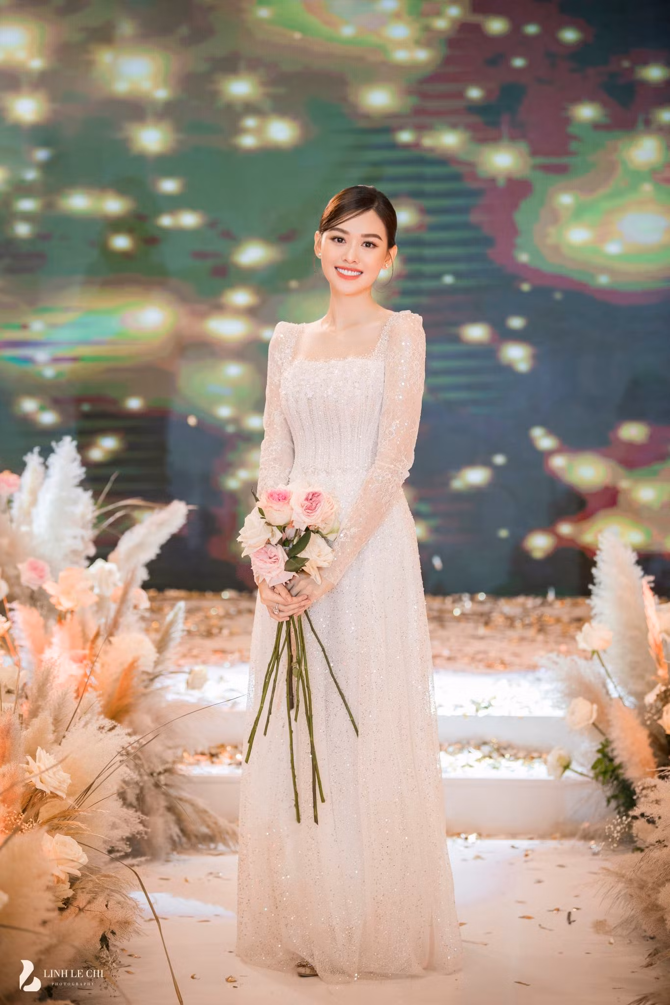 Ngắm 3 mẫu váy cưới của Á hậu Tường San: Lộng lẫy như công chúa, dịu dàng như tiểu thư ảnh 3