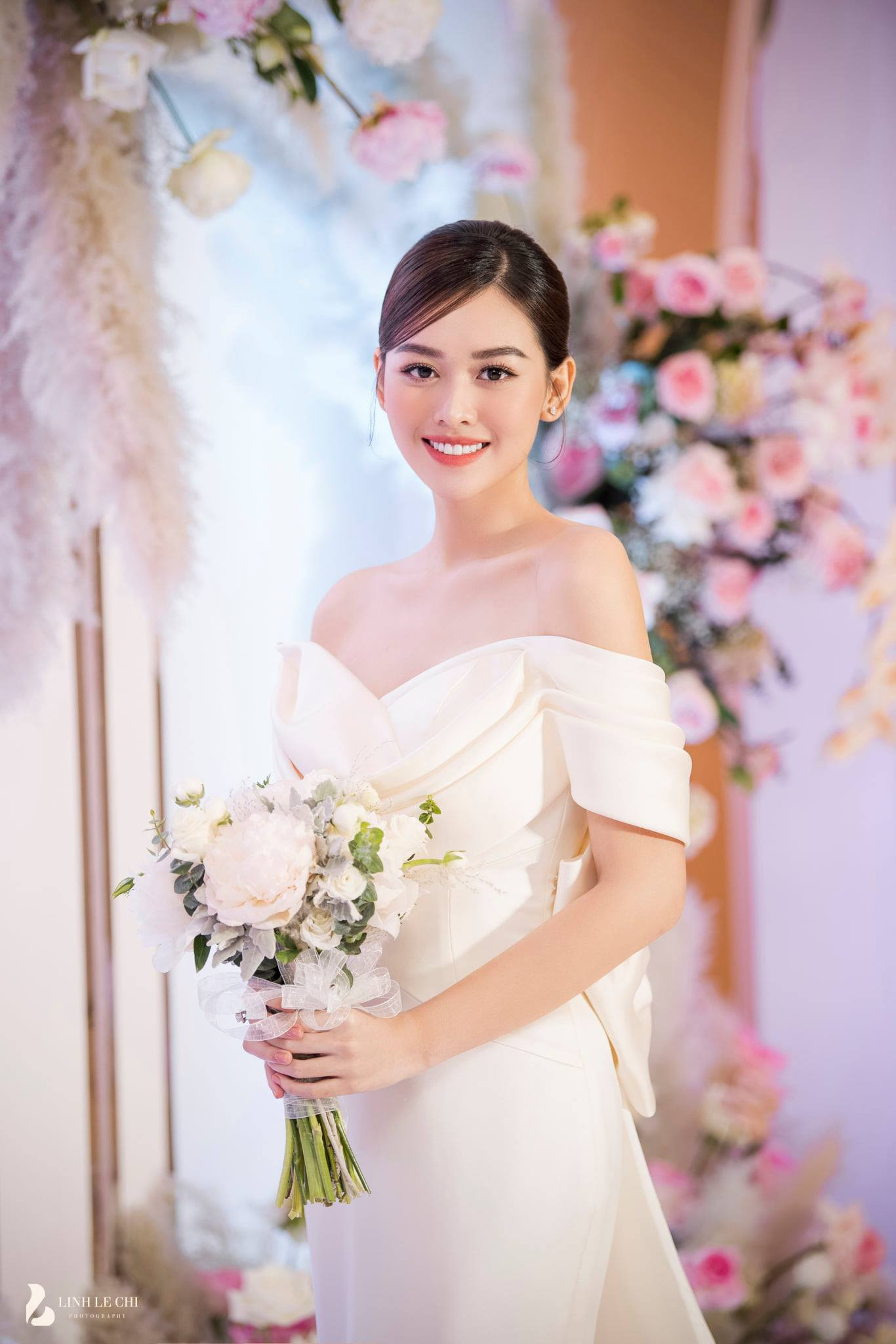 Ngắm 3 mẫu váy cưới của Á hậu Tường San: Lộng lẫy như công chúa, dịu dàng như tiểu thư ảnh 5